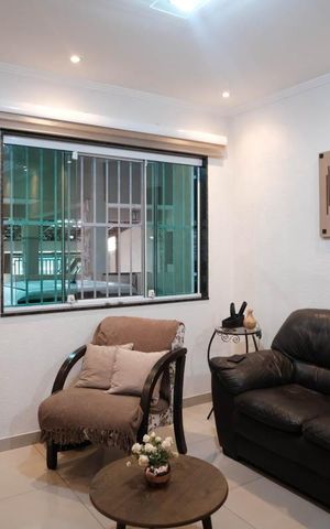 Casa à venda com 100m², 3 quartos e 2 vagasSala