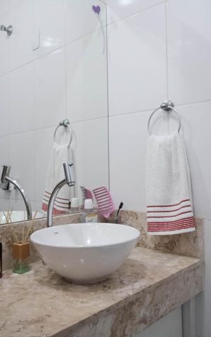 Casa à venda com 100m², 3 quartos e 2 vagasBanheiro