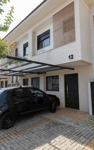Casa de condomínio à venda com 80m², 2 quartos e 2 vagasGARAGEM