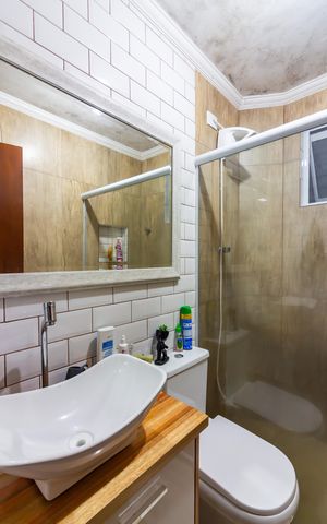 Casa à venda com 220m², 4 quartos e 2 vagas Casa à venda com 220m², 4 quartos e 2 vagasBanheiro