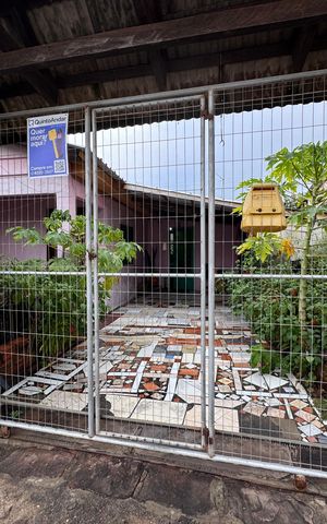 Casa à venda com 80m², 2 quartos e 1 vaga Casa à venda com 80m², 2 quartos e 1 vagaFachada