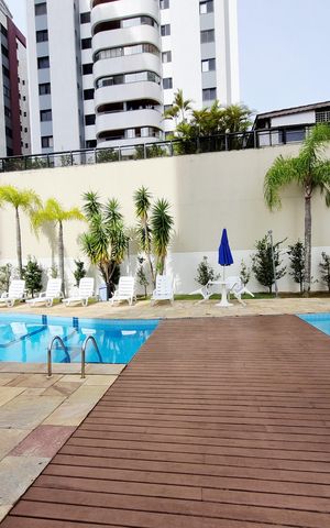 Apartamento à venda com 144m², 3 quartos e 4 vagas Apartamento à venda com 144m², 3 quartos e 4 vagasÁrea comum - Piscina