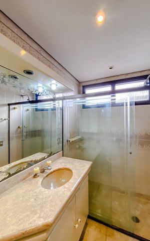 Apartamento à venda com 346m², 4 quartos e 4 vagasBanheiro da Suíte