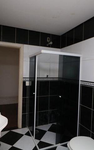 Casa à venda com 450m², 8 quartos e 2 vagasBanheiro da Suíte 2