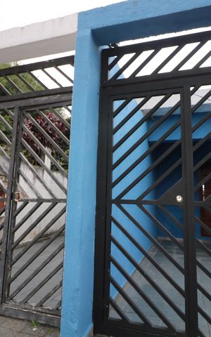 Casa à venda com 450m², 8 quartos e 2 vagasFachada e Placa