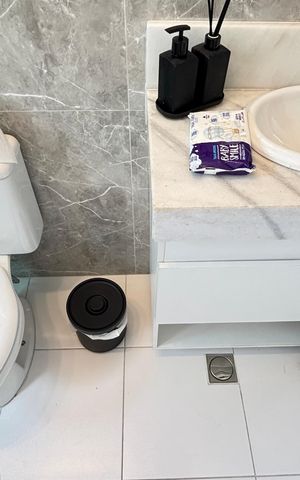 Apartamento à venda com 100m², 2 quartos e 2 vagas Apartamento à venda com 100m², 2 quartos e 2 vagasBanheiro da Suíte