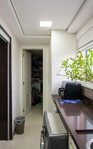 Apartamento à venda com 201m², 4 quartos e 4 vagas Apartamento à venda com 201m², 4 quartos e 4 vagasÁrea de serviço