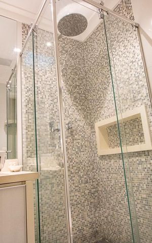 Apartamento à venda com 201m², 4 quartos e 4 vagas Apartamento à venda com 201m², 4 quartos e 4 vagasBanheiro social