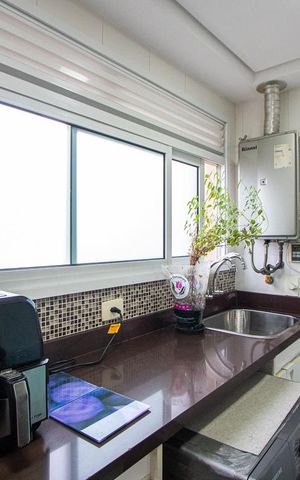 Apartamento à venda com 201m², 4 quartos e 4 vagas Apartamento à venda com 201m², 4 quartos e 4 vagasÁrea de serviço