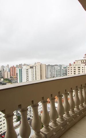 Apartamento à venda com 201m², 4 quartos e 4 vagas Apartamento à venda com 201m², 4 quartos e 4 vagasVaranda da sala
