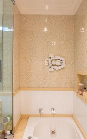 Apartamento à venda com 201m², 4 quartos e 4 vagas Apartamento à venda com 201m², 4 quartos e 4 vagasBanheiro da Suíte