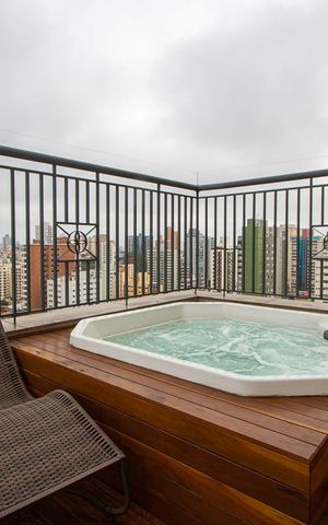 Apartamento à venda com 201m², 4 quartos e 4 vagas Apartamento à venda com 201m², 4 quartos e 4 vagasVaranda da sala
