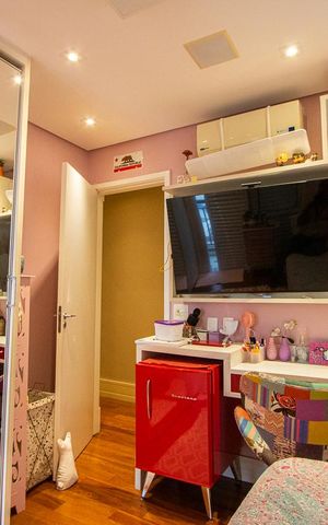 Apartamento à venda com 201m², 4 quartos e 4 vagas Apartamento à venda com 201m², 4 quartos e 4 vagasQuarto