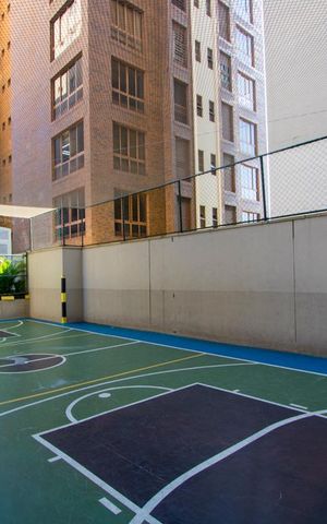 Apartamento à venda com 201m², 4 quartos e 4 vagas Apartamento à venda com 201m², 4 quartos e 4 vagasÁrea comum - Quadra esportiva