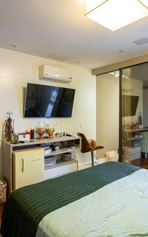 Apartamento à venda com 201m², 4 quartos e 4 vagas Apartamento à venda com 201m², 4 quartos e 4 vagasSuíte