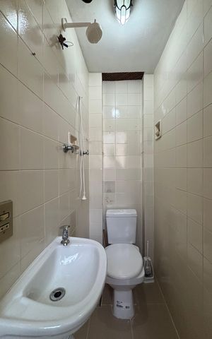 Apartamento à venda com 90m², 2 quartos e sem vaga Apartamento à venda com 90m², 2 quartos e sem vagaBanheiro de Serviço