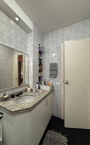 Apartamento à venda com 90m², 2 quartos e sem vaga Apartamento à venda com 90m², 2 quartos e sem vagaBanheiro social