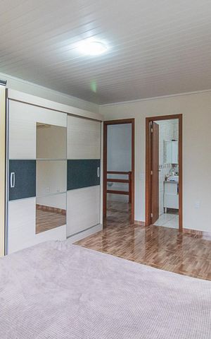 Casa à venda com 300m², 4 quartos e 2 vagasSuíte