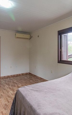 Casa à venda com 300m², 4 quartos e 2 vagasSuíte