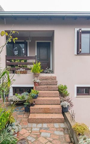 Casa à venda com 300m², 4 quartos e 2 vagasFachada