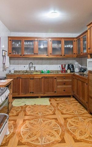 Casa à venda com 300m², 4 quartos e 2 vagasCozinha