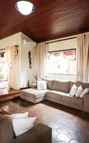 Casa à venda com 703m², 5 quartos e 3 vagas Casa à venda com 703m², 5 quartos e 3 vagasSala