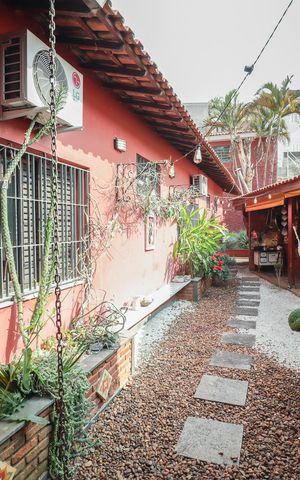 Casa à venda com 703m², 5 quartos e 3 vagas Casa à venda com 703m², 5 quartos e 3 vagasÁrea comum