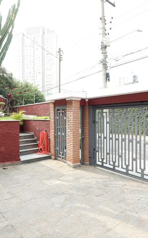 Casa à venda com 703m², 5 quartos e 3 vagas Casa à venda com 703m², 5 quartos e 3 vagasÁrea comum
