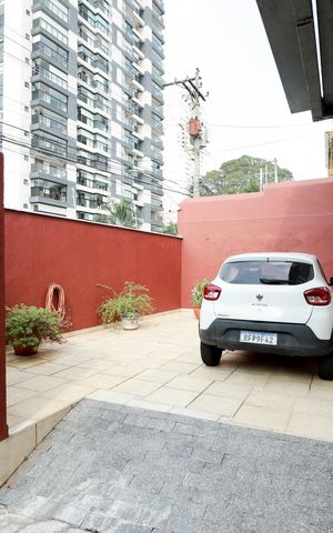 Casa à venda com 703m², 5 quartos e 3 vagas Casa à venda com 703m², 5 quartos e 3 vagasÁrea comum