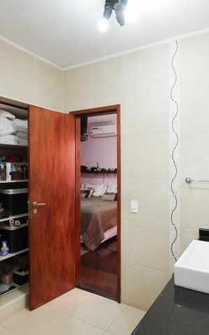 Casa à venda com 703m², 5 quartos e 3 vagas Casa à venda com 703m², 5 quartos e 3 vagasBanheiro da Suíte