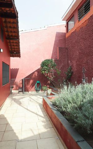 Casa à venda com 703m², 5 quartos e 3 vagas Casa à venda com 703m², 5 quartos e 3 vagasÁrea comum
