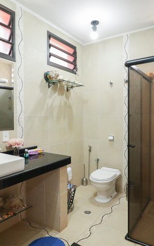 Casa à venda com 703m², 5 quartos e 3 vagas Casa à venda com 703m², 5 quartos e 3 vagasBanheiro da Suíte