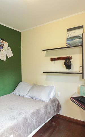 Casa à venda com 703m², 5 quartos e 3 vagas Casa à venda com 703m², 5 quartos e 3 vagasQuarto 1