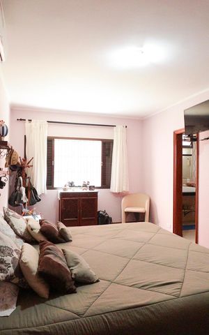 Casa à venda com 703m², 5 quartos e 3 vagas Casa à venda com 703m², 5 quartos e 3 vagasSuíte