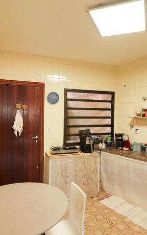 Casa à venda com 703m², 5 quartos e 3 vagas Casa à venda com 703m², 5 quartos e 3 vagasEdicula