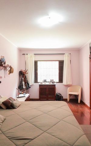 Casa à venda com 703m², 5 quartos e 3 vagas Casa à venda com 703m², 5 quartos e 3 vagasSuíte