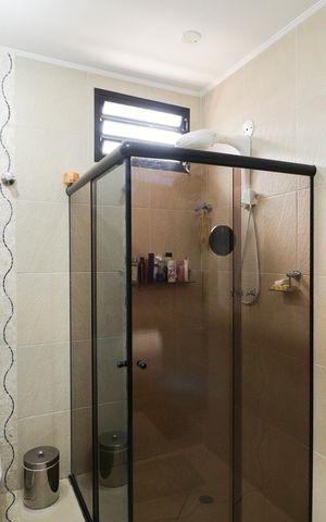 Casa à venda com 703m², 5 quartos e 3 vagas Casa à venda com 703m², 5 quartos e 3 vagasBanheiro da Suíte