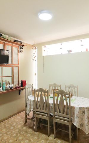 Casa à venda com 703m², 5 quartos e 3 vagas Casa à venda com 703m², 5 quartos e 3 vagasCozinha