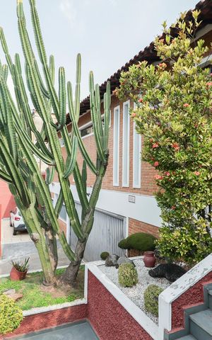 Casa à venda com 703m², 5 quartos e 3 vagas Casa à venda com 703m², 5 quartos e 3 vagasÁrea comum