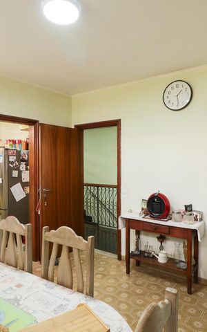 Casa à venda com 703m², 5 quartos e 3 vagas Casa à venda com 703m², 5 quartos e 3 vagasCozinha