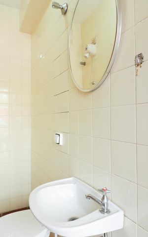Casa à venda com 703m², 5 quartos e 3 vagas Casa à venda com 703m², 5 quartos e 3 vagasÁrea de Serviço