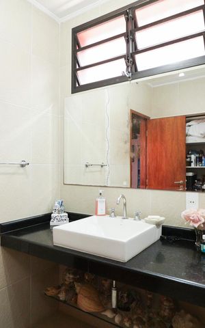 Casa à venda com 703m², 5 quartos e 3 vagas Casa à venda com 703m², 5 quartos e 3 vagasBanheiro da Suíte