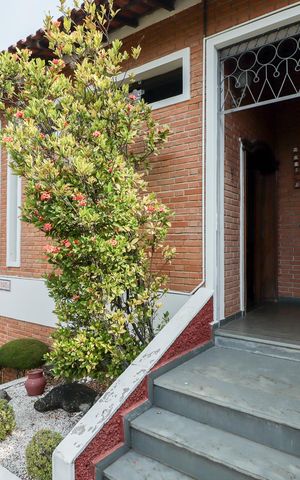 Casa à venda com 703m², 5 quartos e 3 vagas Casa à venda com 703m², 5 quartos e 3 vagasÁrea comum