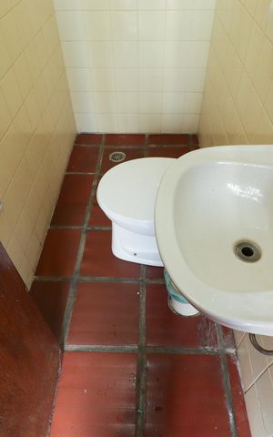 Casa à venda com 703m², 5 quartos e 3 vagas Casa à venda com 703m², 5 quartos e 3 vagasBanheiro de Serviço
