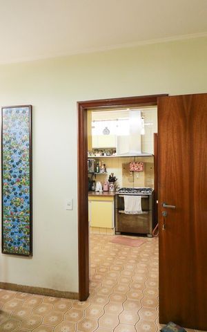Casa à venda com 703m², 5 quartos e 3 vagas Casa à venda com 703m², 5 quartos e 3 vagasCozinha