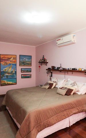 Casa à venda com 703m², 5 quartos e 3 vagas Casa à venda com 703m², 5 quartos e 3 vagasSuíte