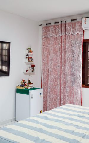Casa à venda com 300m², 5 quartos e 2 vagas Casa à venda com 300m², 5 quartos e 2 vagasSuíte 4