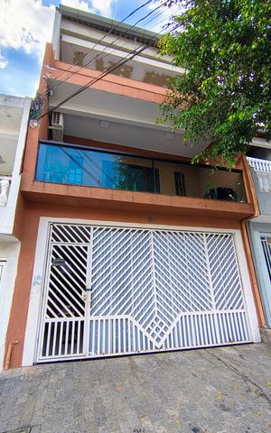 Casa à venda com 300m², 5 quartos e 2 vagas Casa à venda com 300m², 5 quartos e 2 vagasFachada