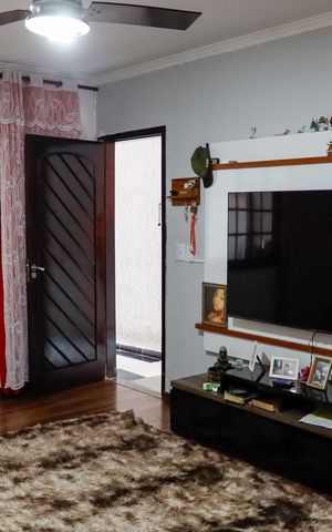 Casa à venda com 300m², 5 quartos e 2 vagas Casa à venda com 300m², 5 quartos e 2 vagasSala