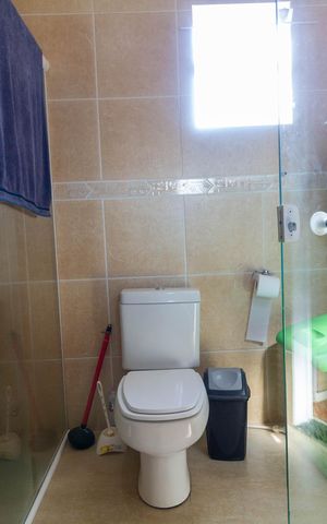 Casa à venda com 230m², 4 quartos e 5 vagasBanheiro 1